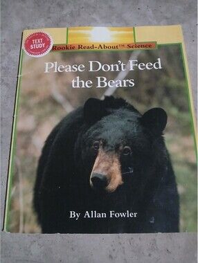 Please Don't Feed the Bears (Rookie Read-About Science: Animals) by Allan Fowler